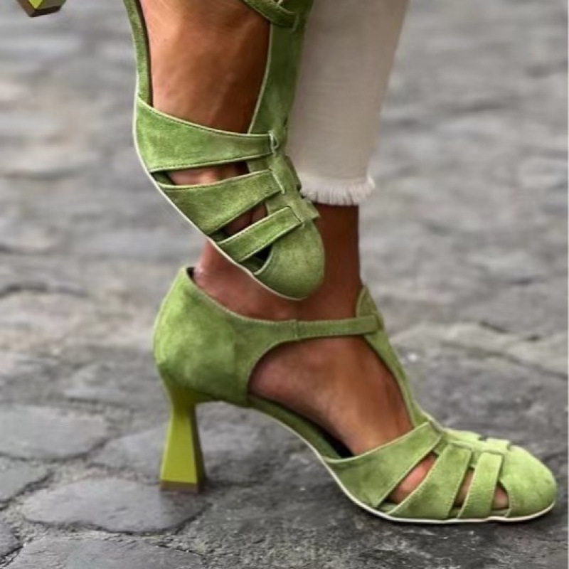 Summer Clothing Sale - Damskie zielone zamszowe sandały na niskim