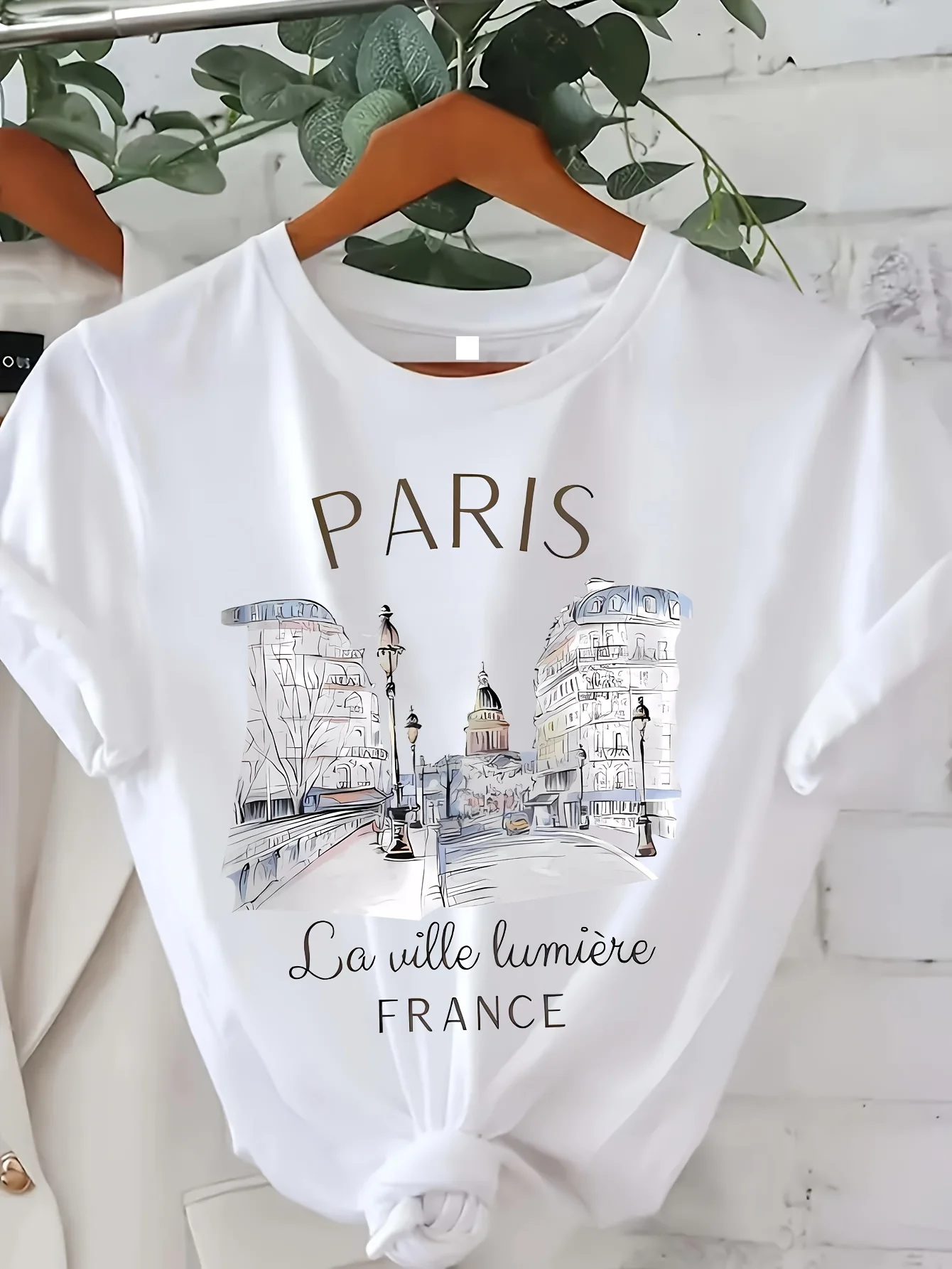 Summer Clothing In Paris - Modna koszulka z nadrukiem paryskim, damska